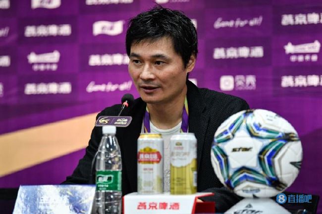 一些球迷向我询问瓦拉内的情况，有消息称红魔愿意给瓦拉内提供一份降薪续约合同，我可以确认这一点。